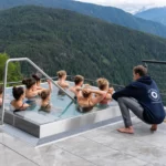 Team beim Eisbaden im Kaltwasserbecken